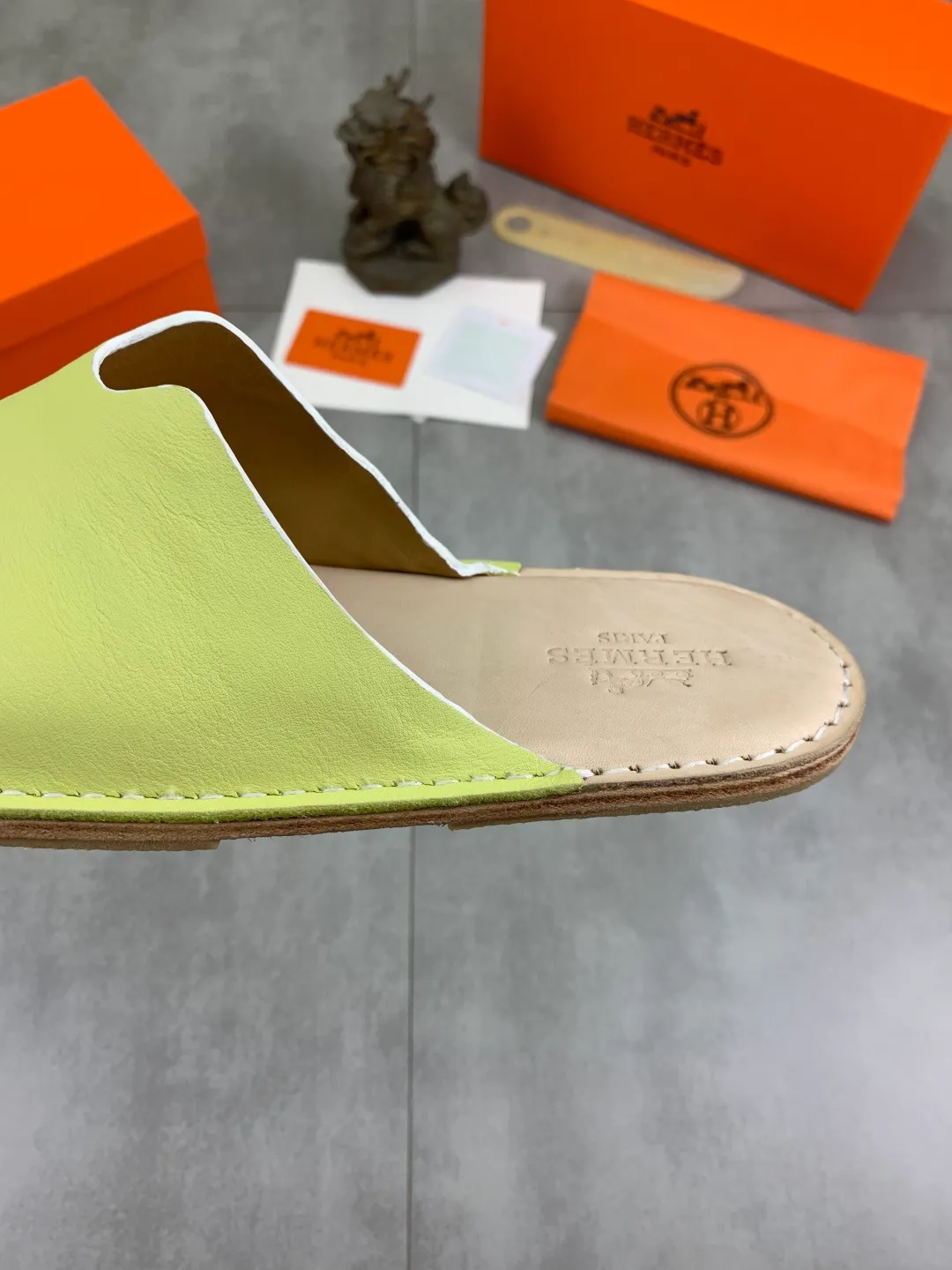 Men's men's shoes 💰P360 new model (genuine leather outsole series) new colors are coming simultaneously on the official website [HERMES] Hermès series: original development, original anatomy display, exclusive outsole [Material] Sole: original genuine leather sole with cow essence film 🌸. Fabric Original calfskin Lining: Imported cowhide, delicate and soft Code number: 38-44